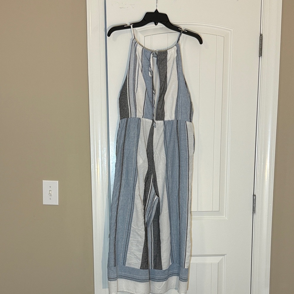 Elegant Striped Jumpsuit in Blue and Gray - Picture 3 of 6